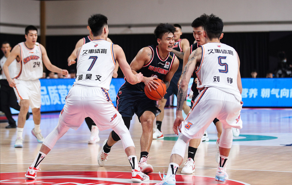 金年会官网-里程碑夜纽约尼克斯强势反弹，足总杯转会期刷纪录，媒体盛赞，临场指挥获称赞